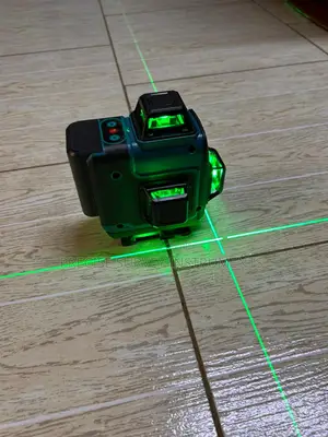 16-Line Green Laser Level With Tripod Compatibility