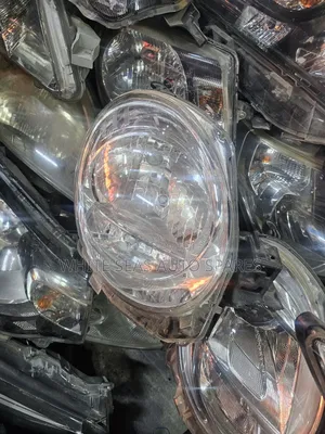 Daihatsu Cast Headlight