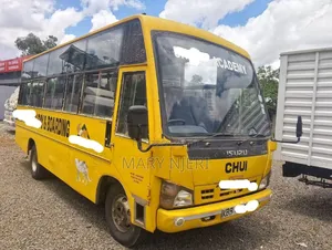 Isuzu Executive Bus 2008 Yellow
