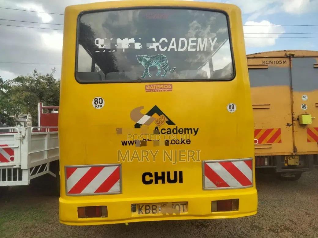 Isuzu Executive Bus 2008 Yellow