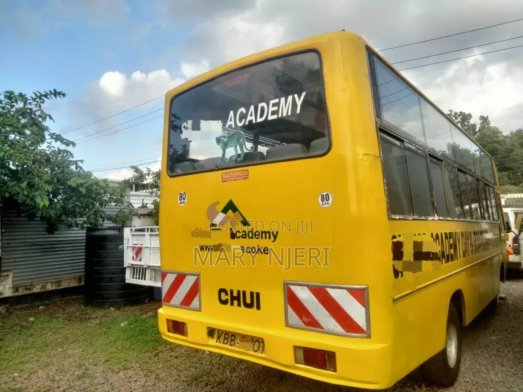 Isuzu Executive Bus 2008 Yellow