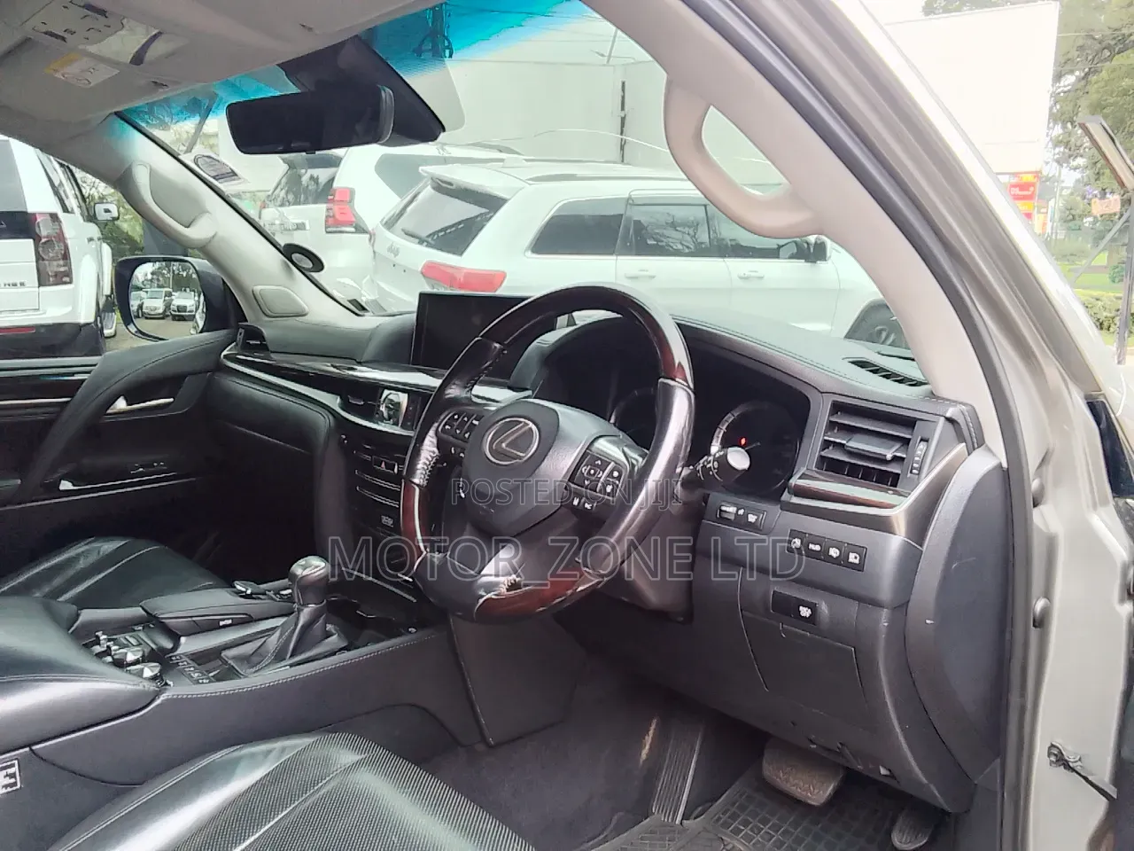 Lexus LX 2017 Silver