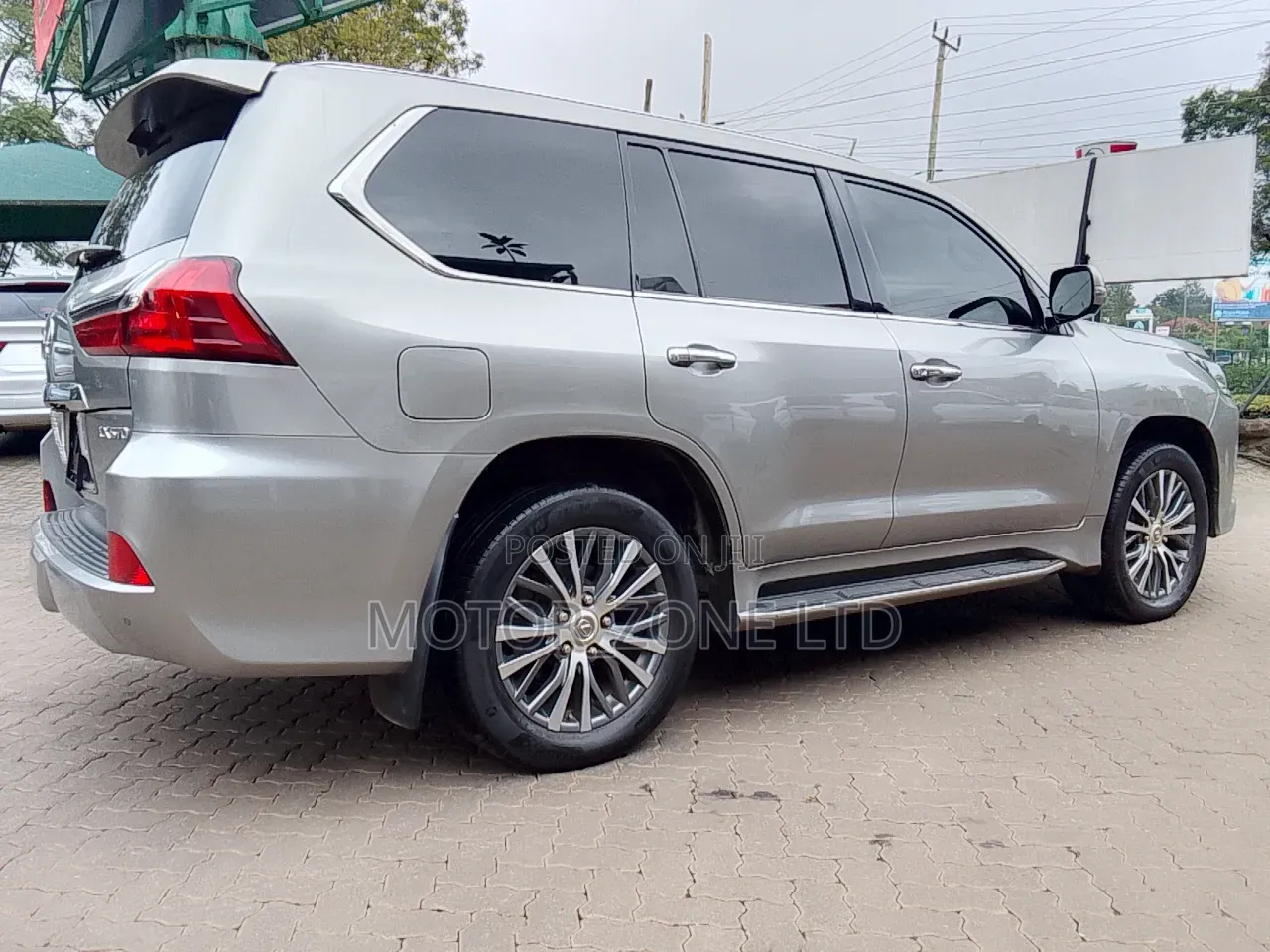 Lexus LX 2017 Silver