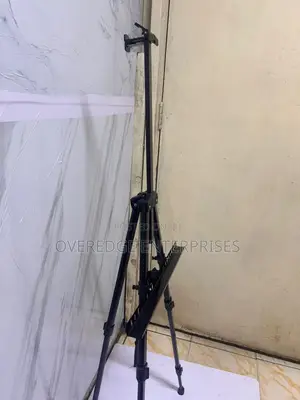 Tripod for Whiteboard and Canvases