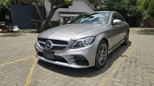 Mercedes-Benz C200 2019 Gold