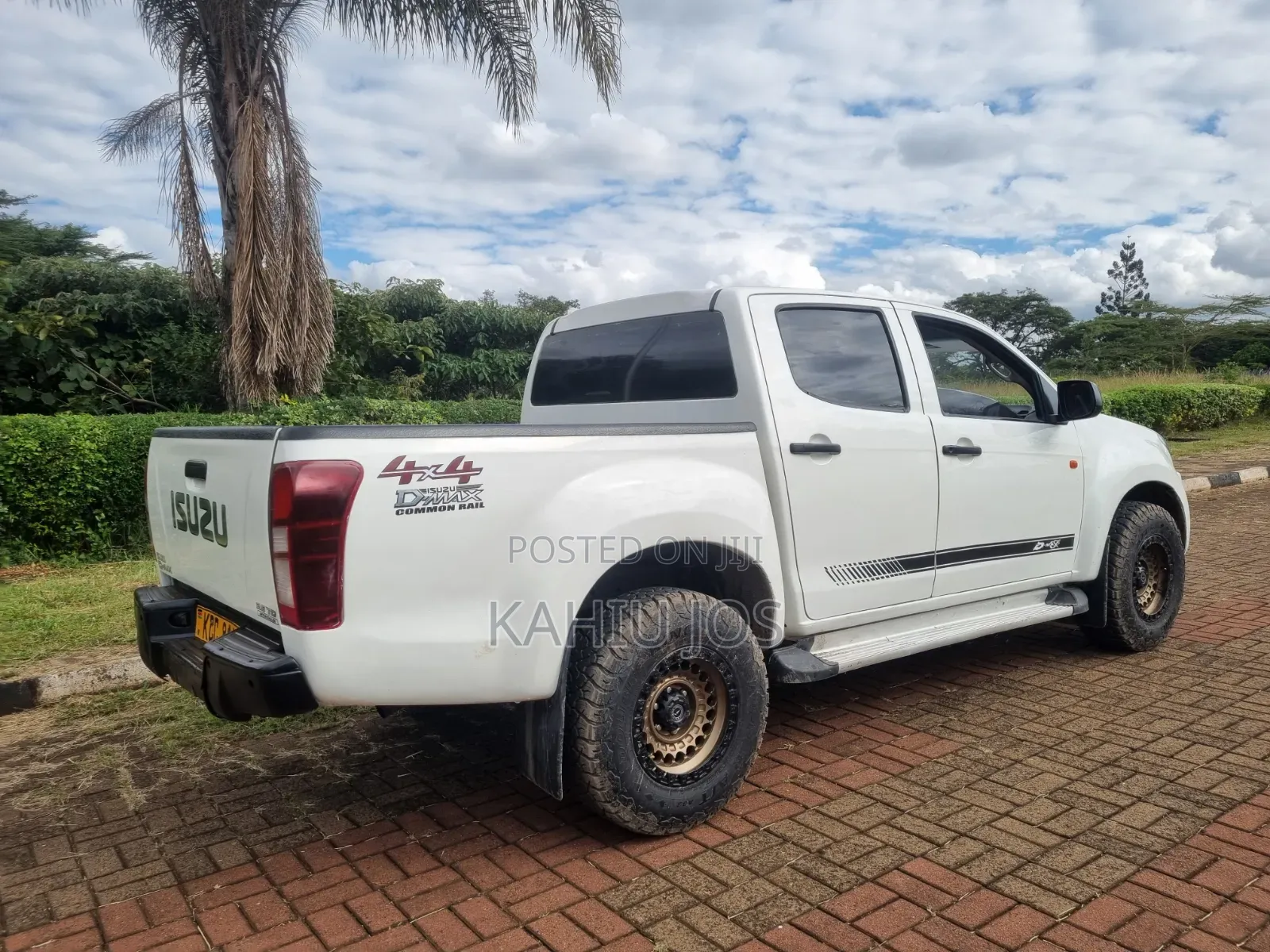 Isuzu D-MAX 2014 White