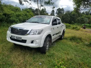 Toyota Hilux 2014 White