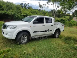 Toyota Hilux 2014 White