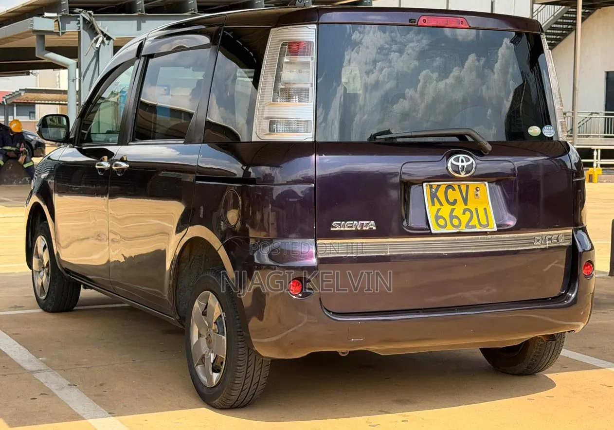Toyota Sienta 2012 Black