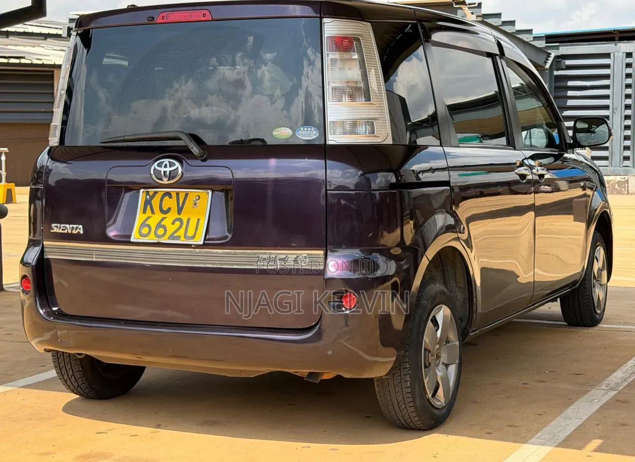 Toyota Sienta 2012 Black