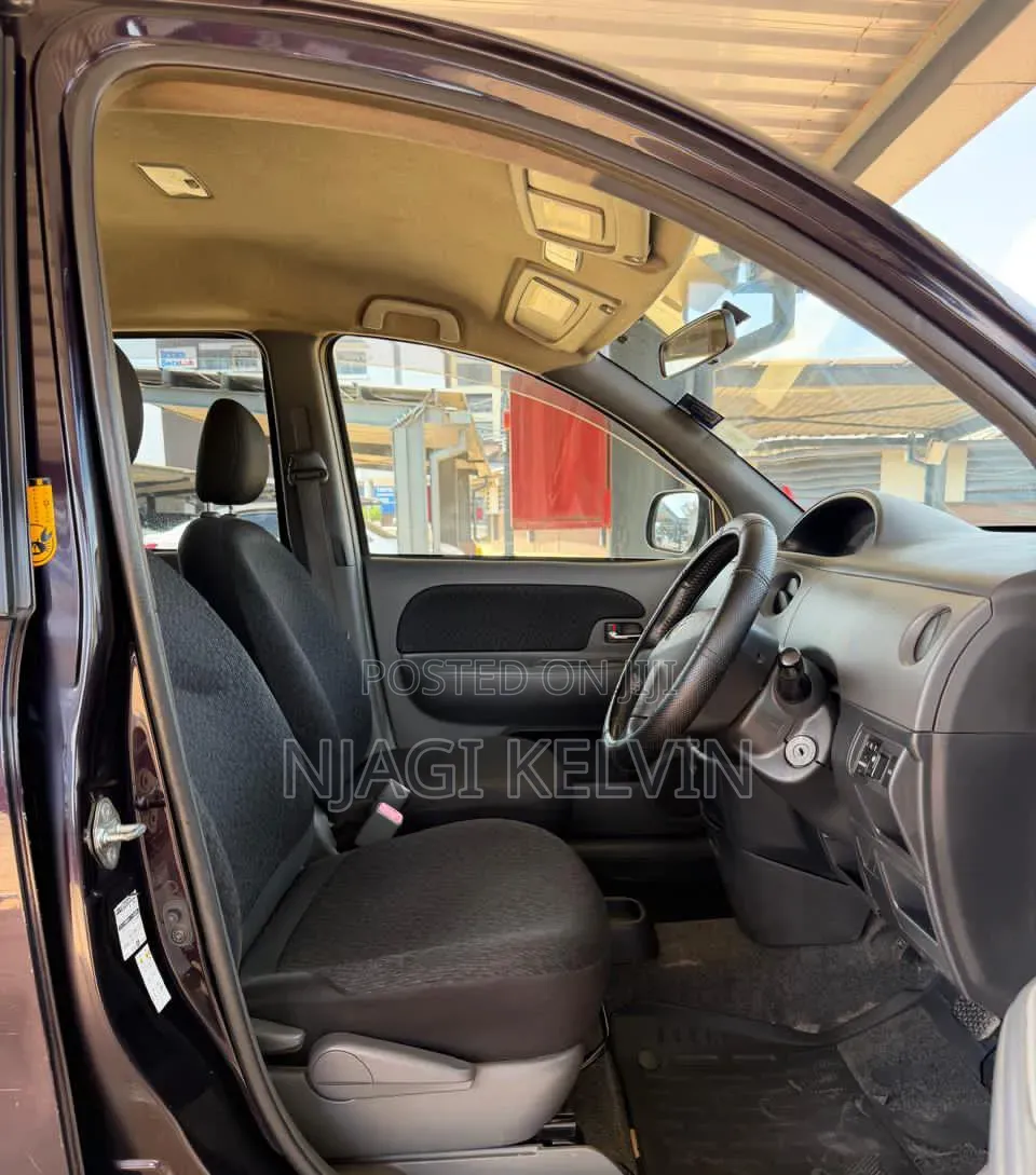 Toyota Sienta 2012 Black