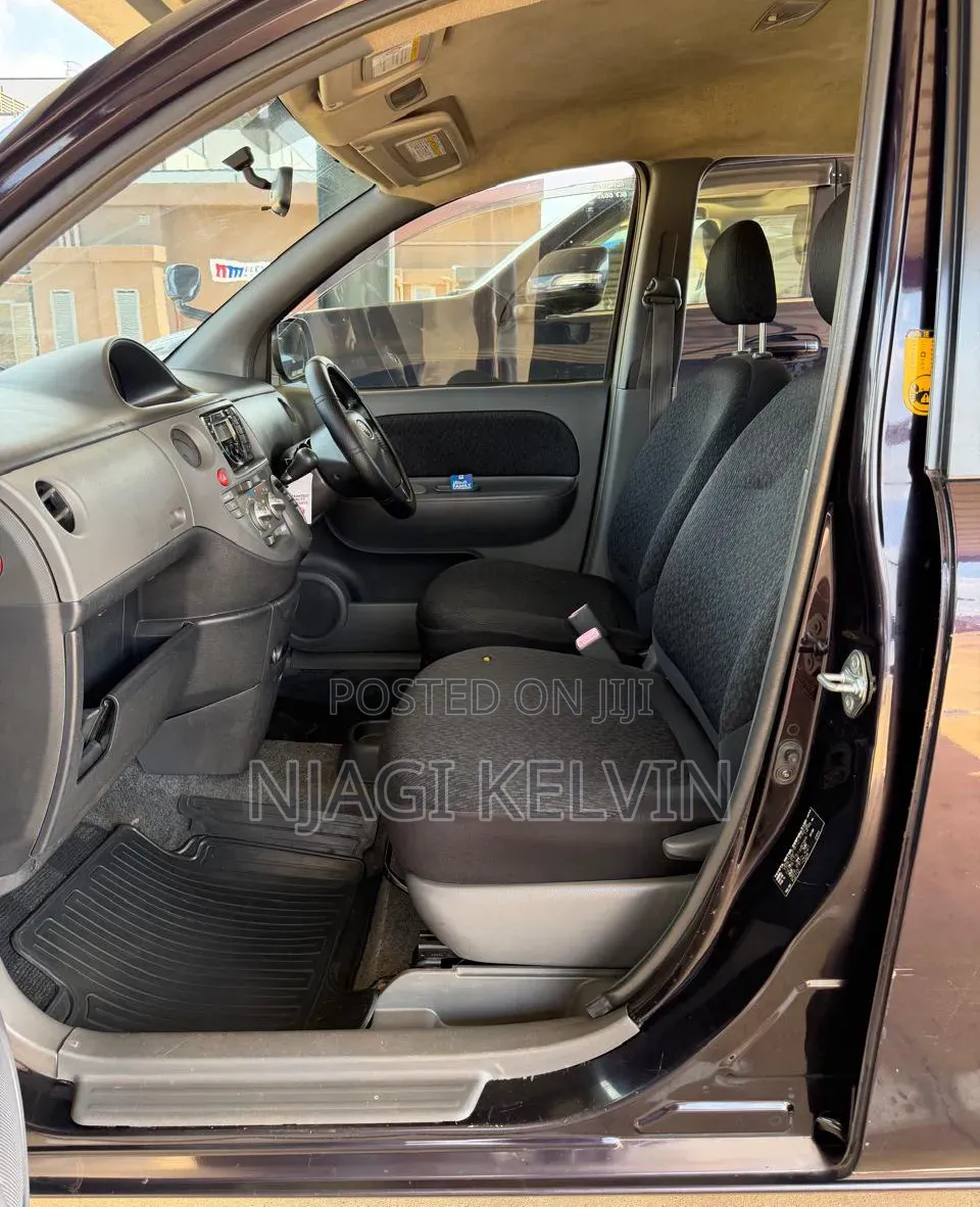 Toyota Sienta 2012 Black