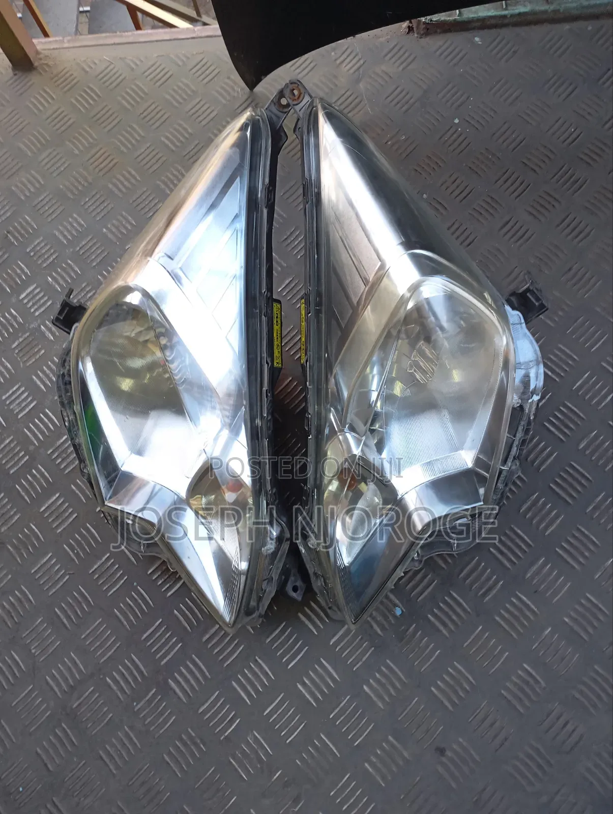 Ractis 2012 Headlight Zenon