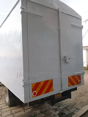 Mitsubishi Fuso 2018 White