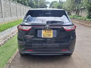 Toyota Harrier 2.0 2017 Black