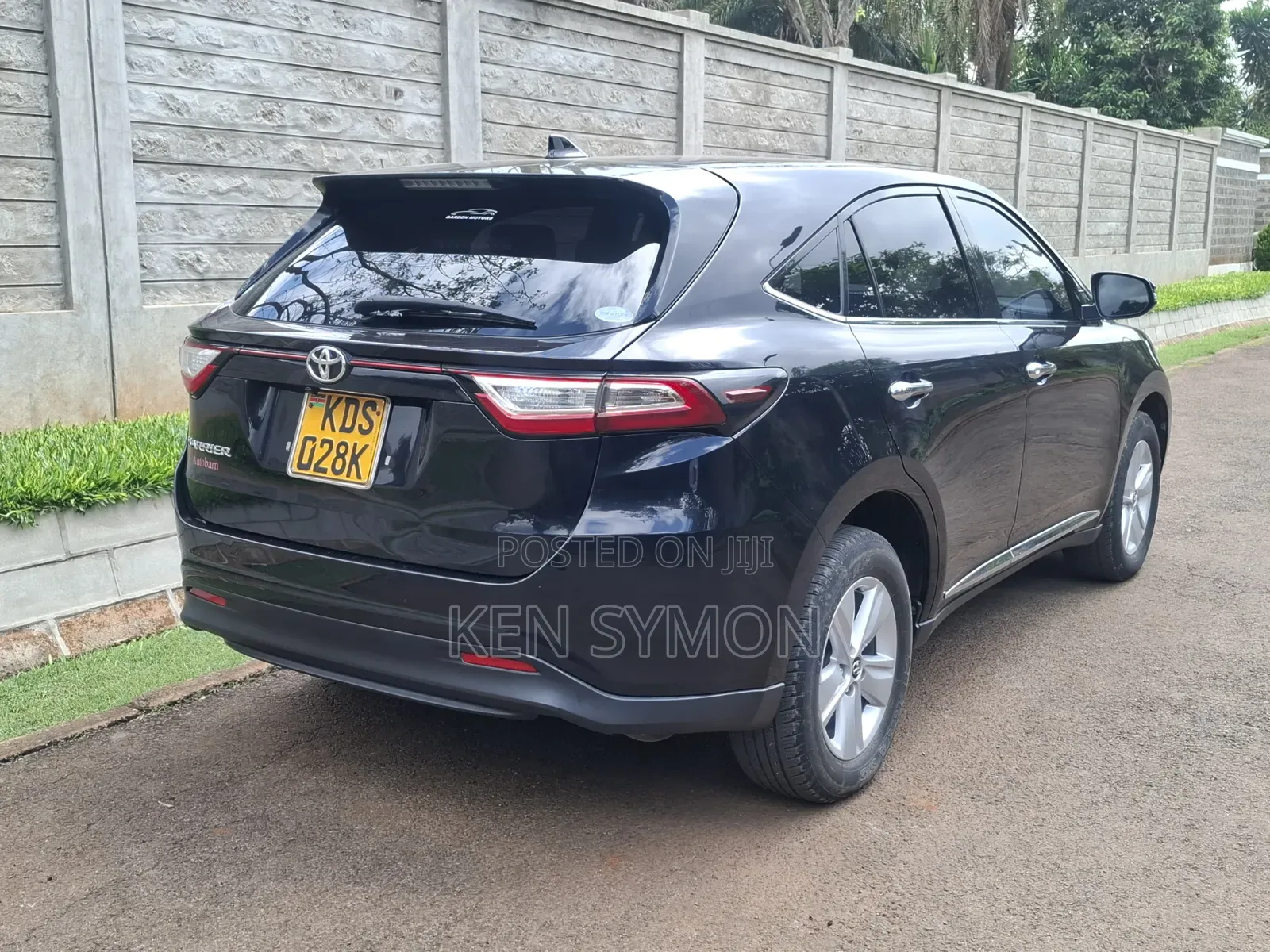 Toyota Harrier 2.0 2017 Black