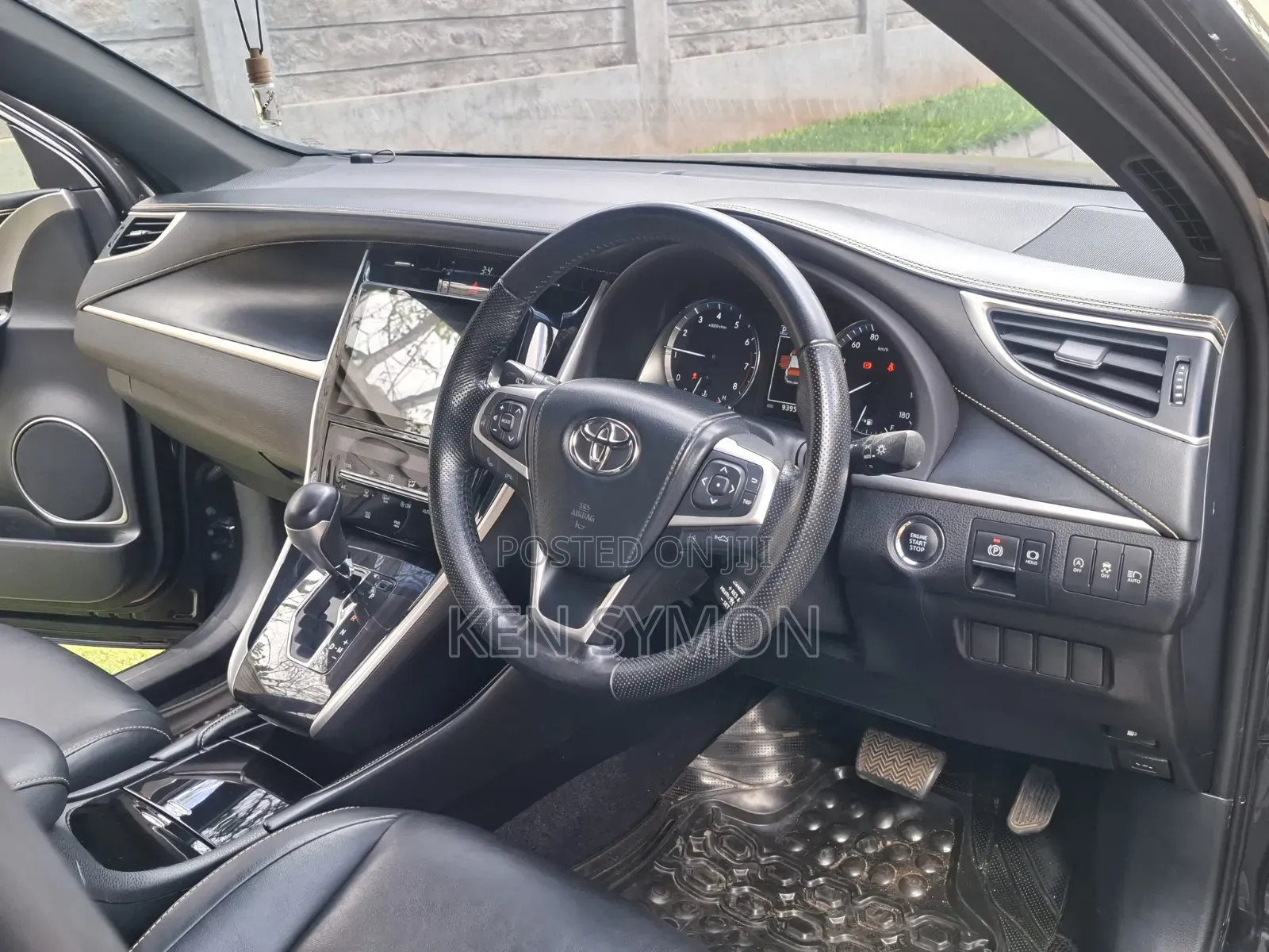 Toyota Harrier 2.0 2017 Black
