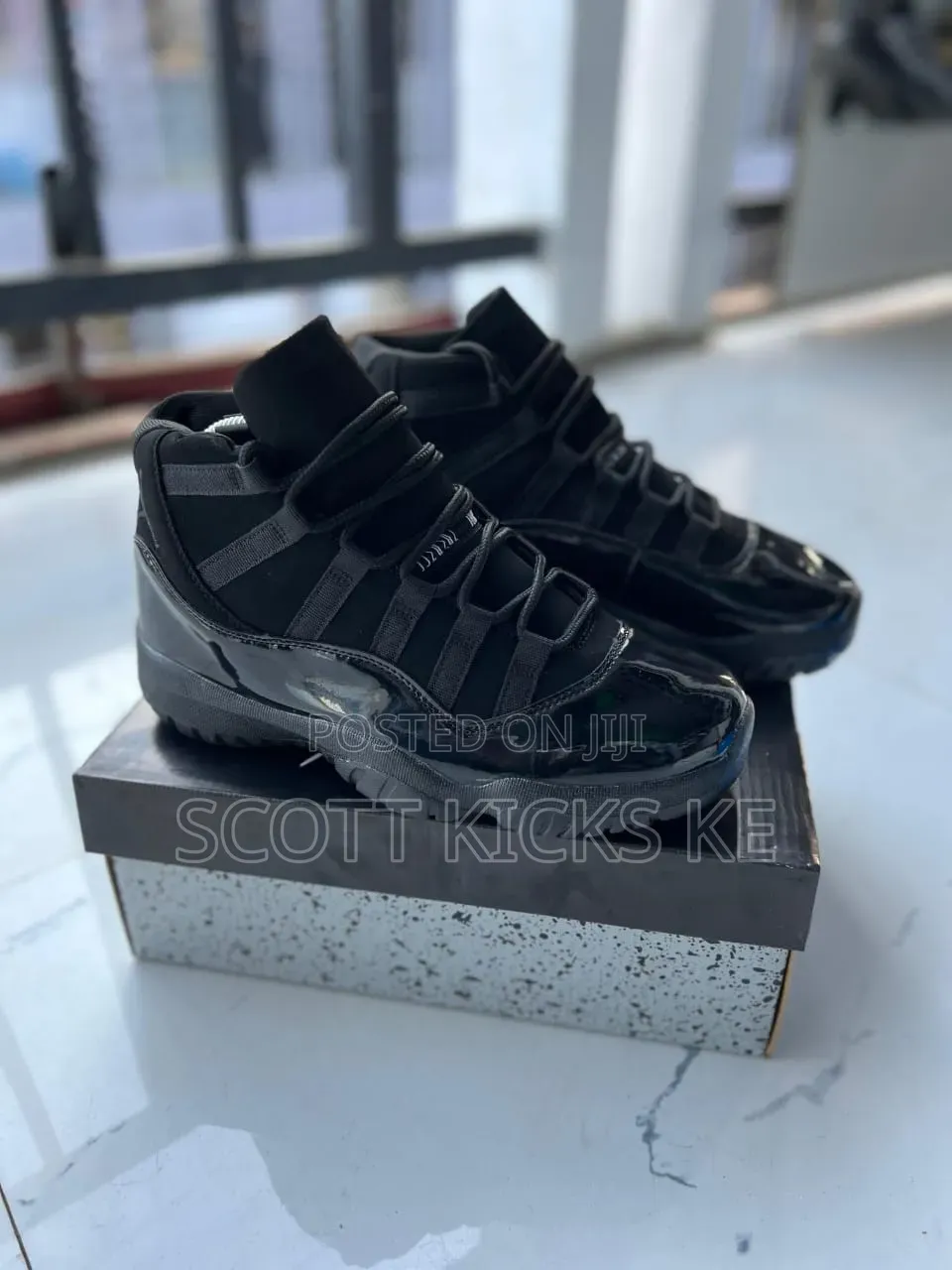 Air Jordan 11 All Black