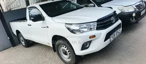 Toyota Hilux 2024 White