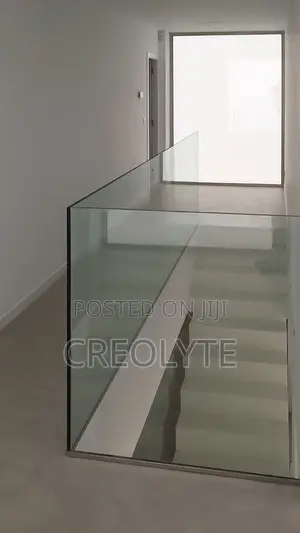 Modern Minimalist Glass Balustrade Staircase