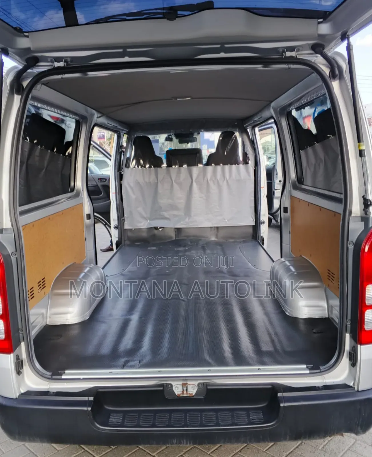 Toyota HiAce 2019 Silver