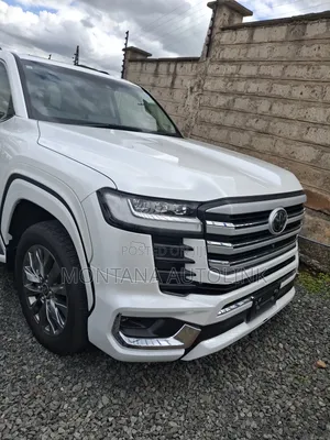 Toyota Land Cruiser LC300 2023 White
