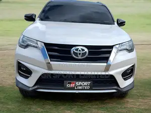 Toyota Fortuner 2.8 D AWD 2019 White