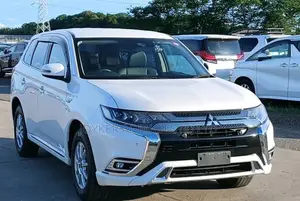 Mitsubishi Outlander PHEV 2019 White