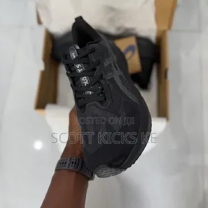 Asics Novablast 5 Triple Black