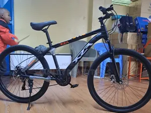 Cruztrek Komendo Mountain Bicycle, Size 26, Aluminum Frame