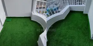 Green Lawn Flooring for Contemporary Home Landscapes
