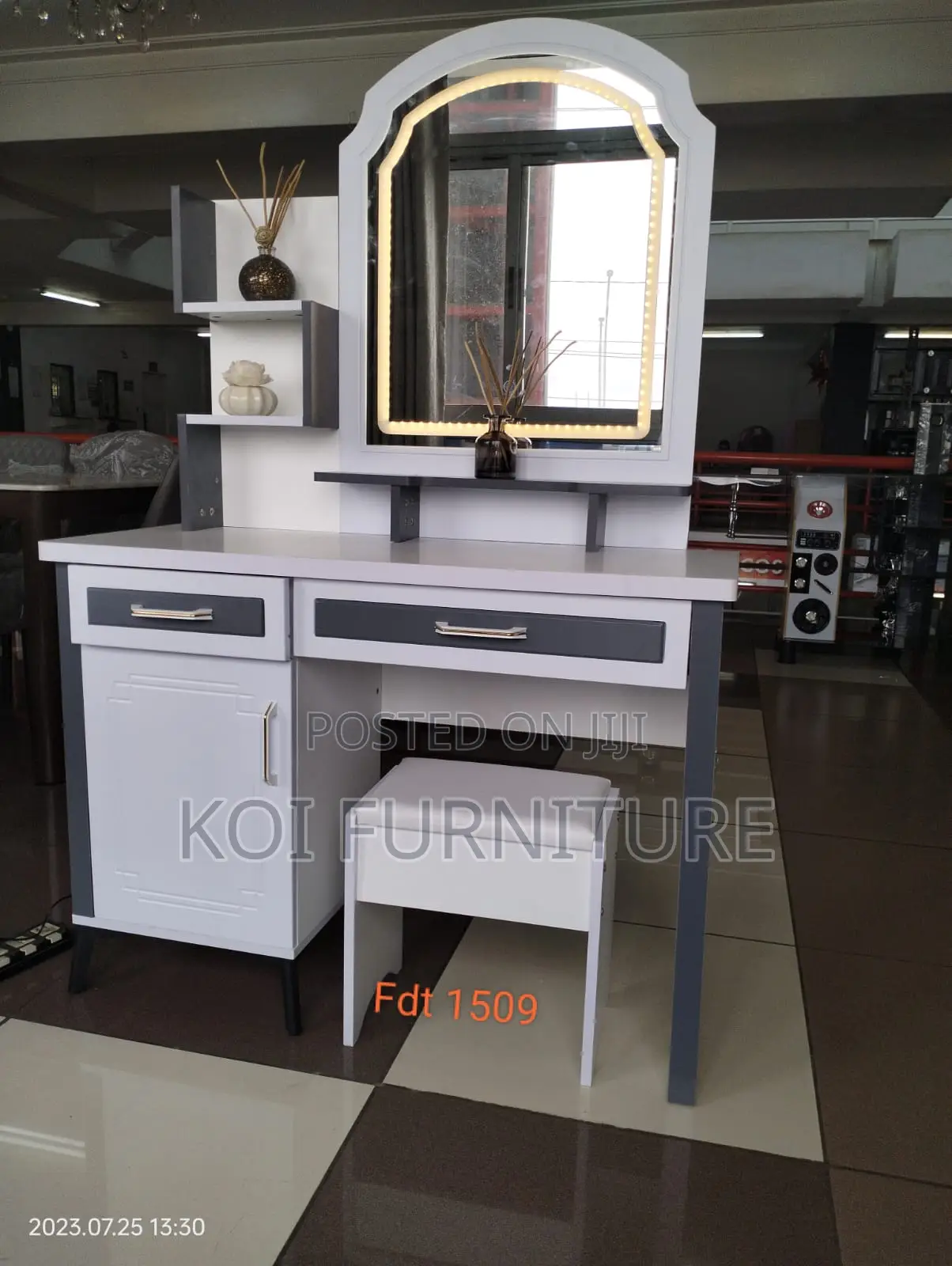 Vanity Set : FDT 1509 Modern Dressing Table