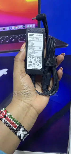 Samsung Small Pin Adapter Charger 19v 2.1 Fully Tested