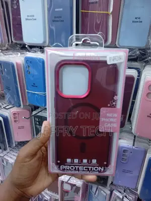 Ip14promax Maroon/Dark Red Translucent Magsafe Cover
