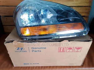 Head Lamp Right Hyundai Tucson (Genuine)