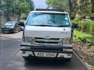 Toyota HiAce 2014 White