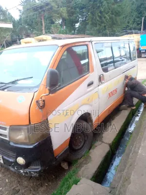 Toyota HiAce 2014 White