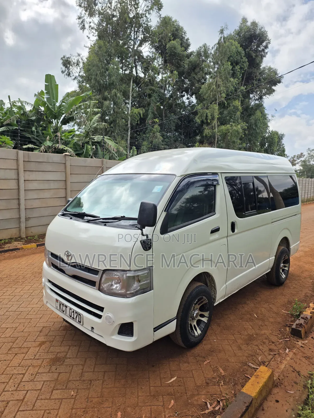 Toyota HiAce 2011 White
