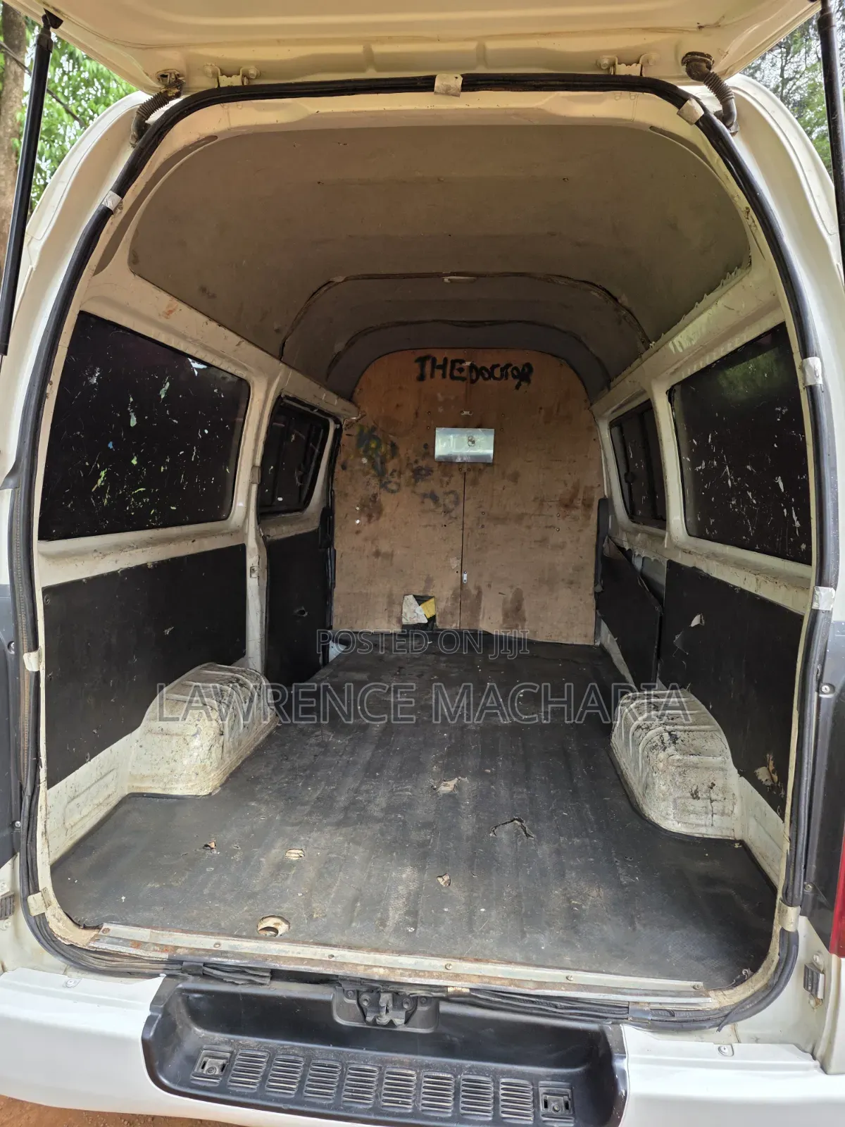Toyota HiAce 2011 White