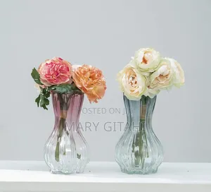 20cm Tall 800ml Glass Flower Vase