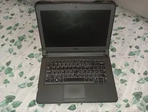 Laptop Dell Latitude 3350 4GB Intel Celeron HDD 256GB