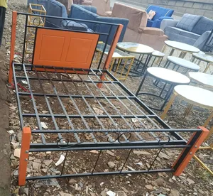 5by6 Metallic Bed and Wood for Sell