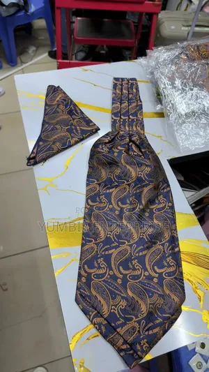 Cravat With Matching Pocket Square Set