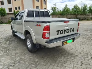 Toyota Hilux 2008 Silver