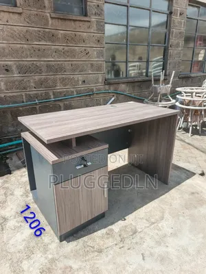 Modern 1.2m Office Desk .