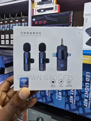 3-in-1 Lavalier Microphone System for Vlogging Interviews