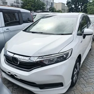 Honda Fit Shuttle 2019 White
