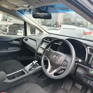 Honda Fit Shuttle 2019 White