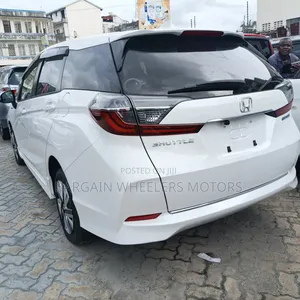 Honda Fit Shuttle 2019 White