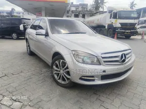 Mercedes-Benz C200 2011 Silver